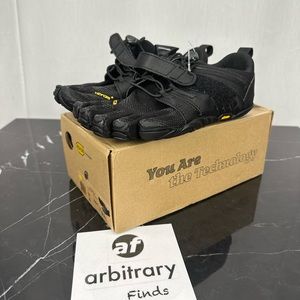 WOMENS Vibram V Train 2.0 size 6.5-7 Black/Black